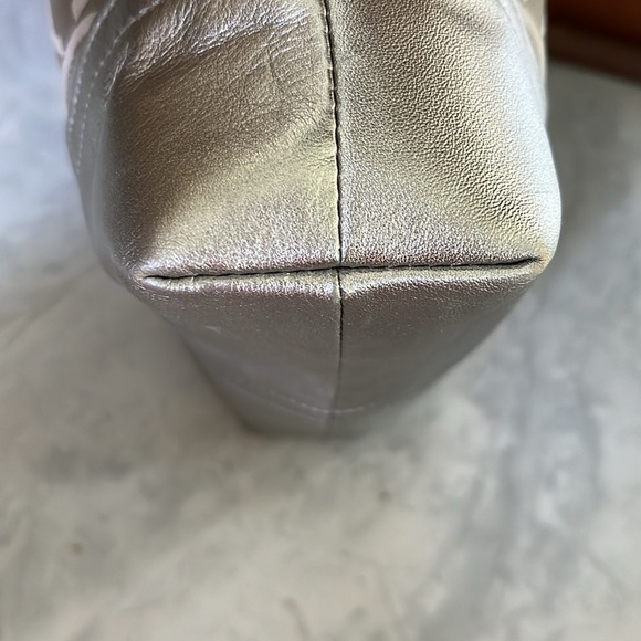 Coach Rare Crossbody/ Shoulder Bag Like New signature C silver/ metallic leather - Picture 12 of 16